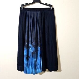 10 Central Pleat Front Skirt